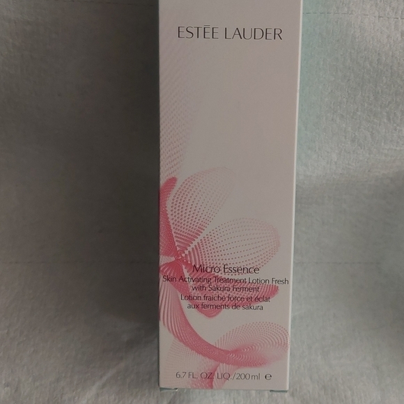 Estée LAUDER Micro EssenceTreatment Lotion Fresh with Sakura Ferment moisturizer - Picture 8 of 8